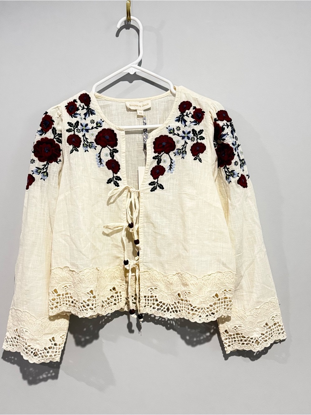 NWT Jennifer Grace Embroidered Cream top Size XS